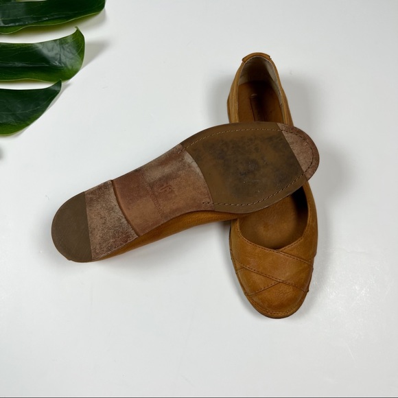 The Frye Company Leather Camel Flats - Picture 6 of 7